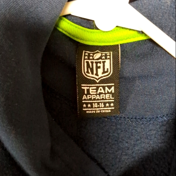 Seattle Seahawk pullover hoodie with pocket size youth 14 -16 - Picture 3 of 13